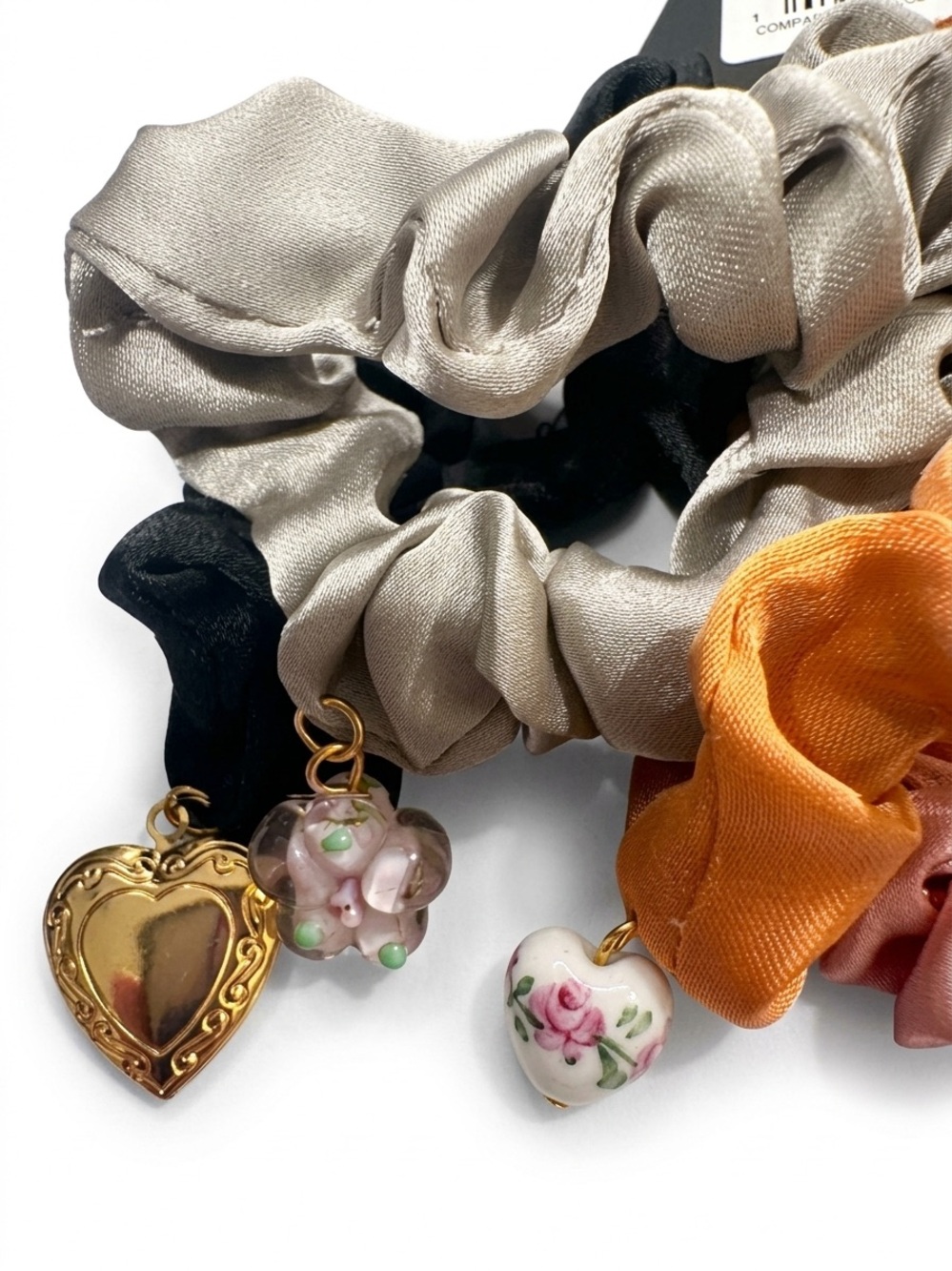 nOir Scrunchie Pack with Charms - Picture 3 of 3